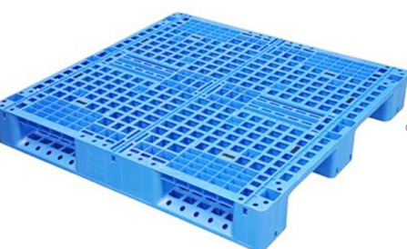 平板川字塑料托盤(pán)在運(yùn)輸時(shí)具備哪些優(yōu)勢(shì)